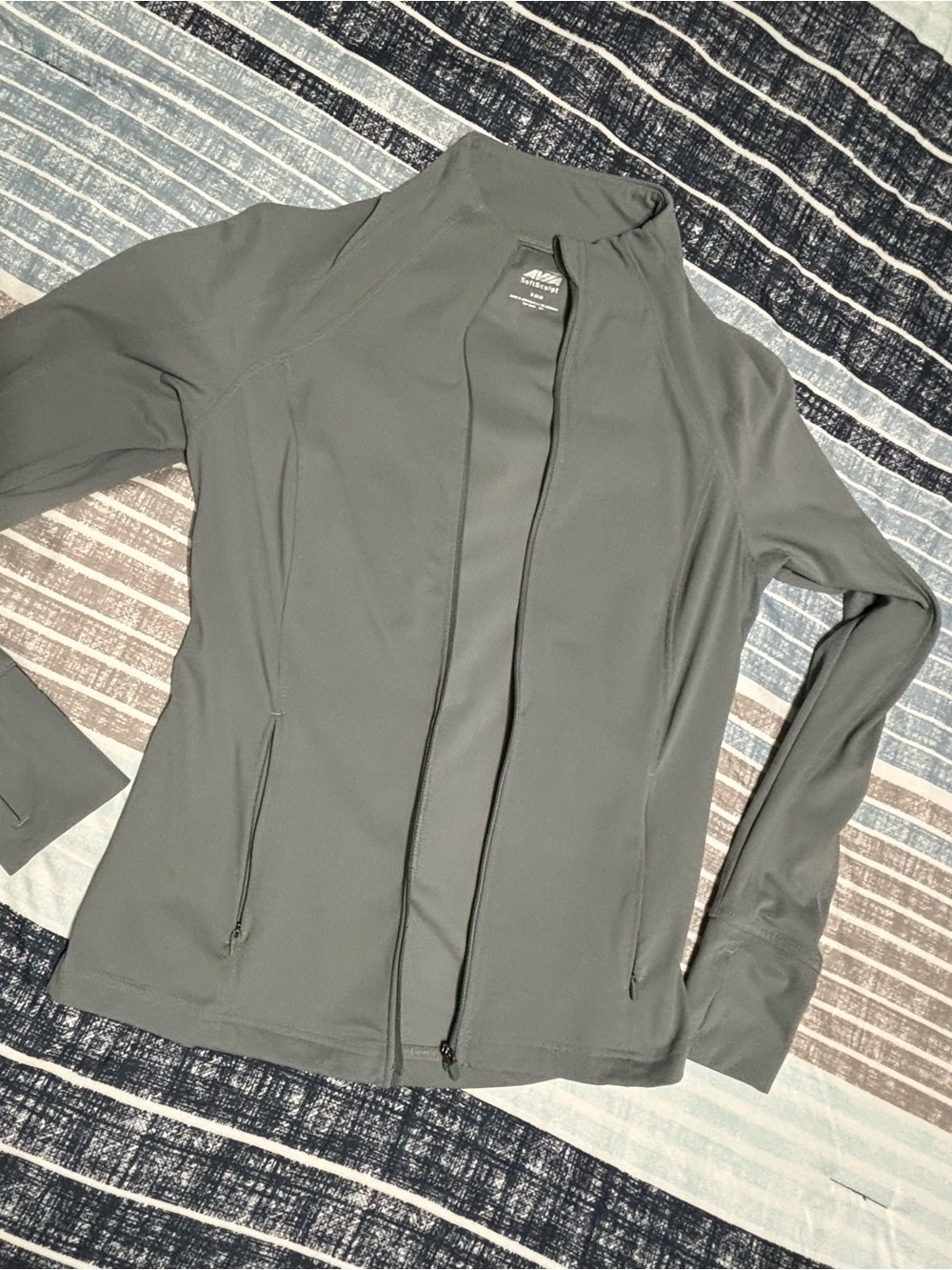 Avia SoftSculpt Women’s light sage green  front zip Jacket. Women’s size small.